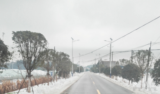 省道S356董家垅-朱新線路口9.3公里，都清理到邊，路面不見(jiàn)雪 高橋鎮(zhèn).jpg